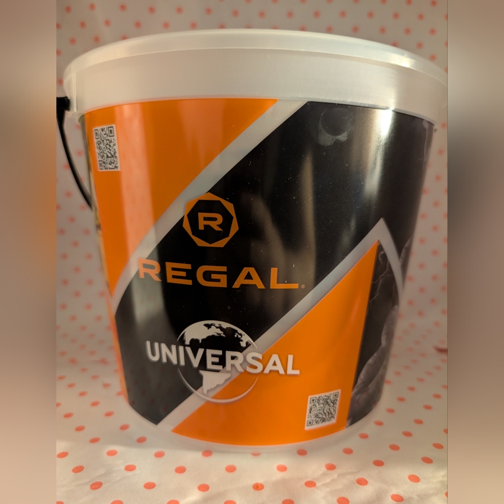 Regal Universal Bucket With Lid